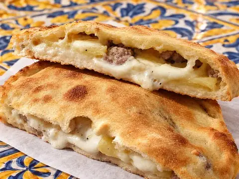 Scacciata patate e salsiccia
